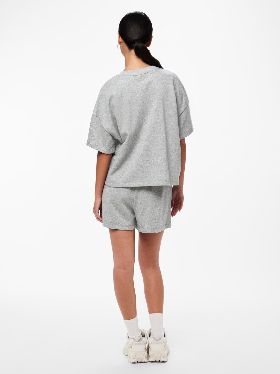 model_shot-back